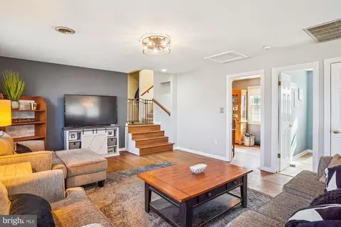 Living - 11250 Kingstead Rd, Damascus, MD 20872 photo 4 of 4