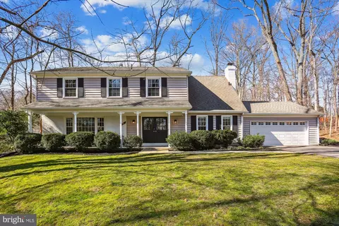 10 Lakenheath Ct, Potomac, MD 20854