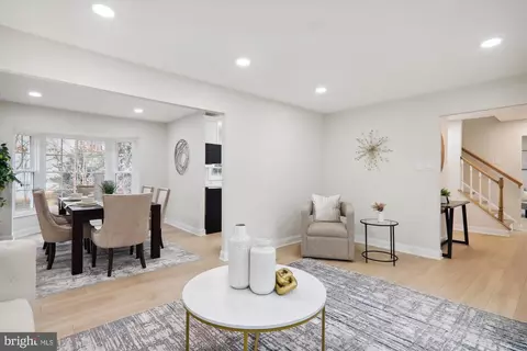 Living - 2 Fallswood Ct, Potomac, MD 20854 photo 2 of 5