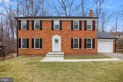 2 Fallswood Ct, Potomac, MD 20854