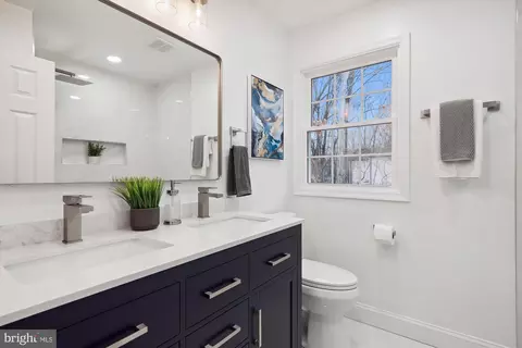 Bath - 2 Fallswood Ct, Potomac, MD 20854 photo 4 of 6