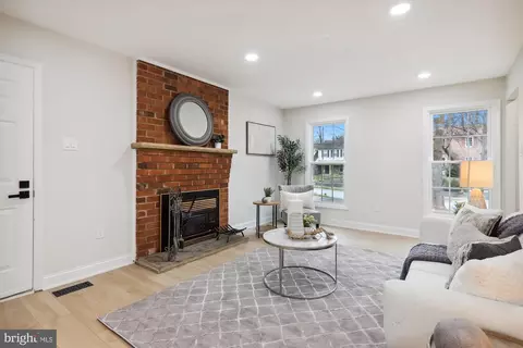 Living - 2 Fallswood Ct, Potomac, MD 20854 photo 3 of 5