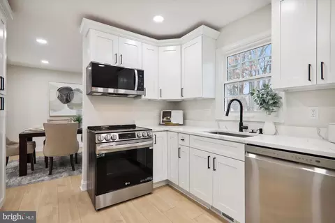 Kitchen - 2 Fallswood Ct, Potomac, MD 20854 photo 2 of 3