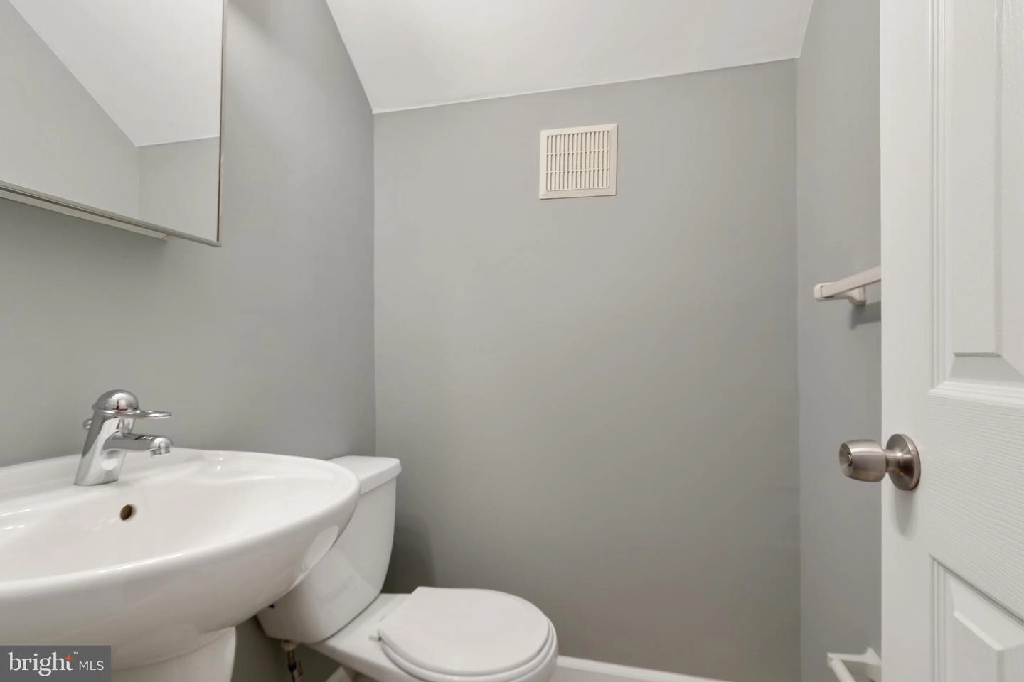 Bath - 43 Oswego Ave, Silver Spring, MD 20910 photo 1 of 5