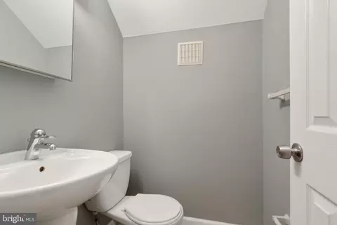 Bath - 43 Oswego Ave, Silver Spring, MD 20910 photo 1 of 5