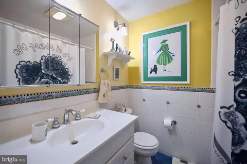 Bath - 15300 Beaufort Pl, Silver Spring, MD 20905 photo 2 of 3