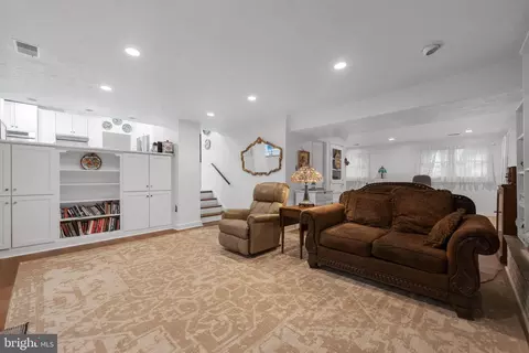Living - 15300 Beaufort Pl, Silver Spring, MD 20905 photo 7 of 9