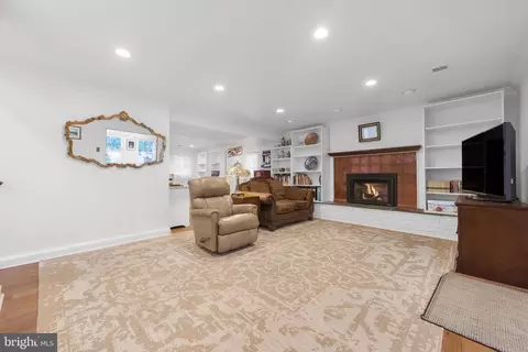 Living - 15300 Beaufort Pl, Silver Spring, MD 20905 photo 6 of 9