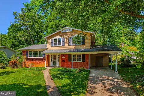 5011 Russett Rd, Rockville, MD 20853