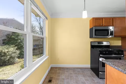 Kitchen - 728 Oxford Square Dr, Silver Spring, MD 20905 photo 7 of 7