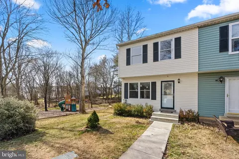 Exterior - 728 Oxford Square Dr, Silver Spring, MD 20905 photo 3 of 15