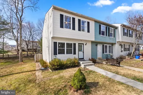 Exterior - 728 Oxford Square Dr, Silver Spring, MD 20905 photo 2 of 15
