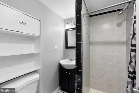 Bath - 728 Oxford Square Dr, Silver Spring, MD 20905 photo 3 of 4
