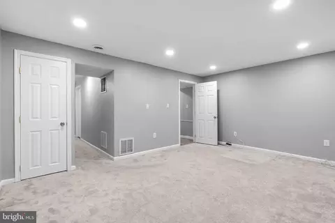 Bedroom - 728 Oxford Square Dr, Silver Spring, MD 20905 photo 2 of 2
