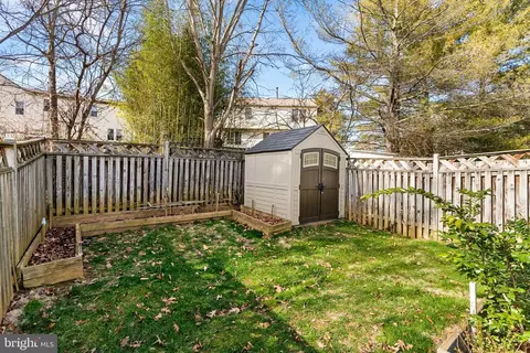 Exterior - 728 Oxford Square Dr, Silver Spring, MD 20905 photo 6 of 15