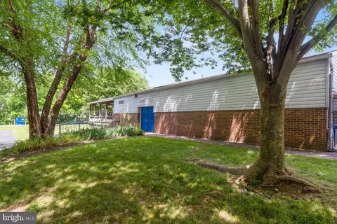 Exterior - 728 Oxford Square Dr, Silver Spring, MD 20905 photo 12 of 15