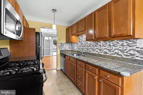 Kitchen - 728 Oxford Square Dr, Silver Spring, MD 20905 photo 4 of 7