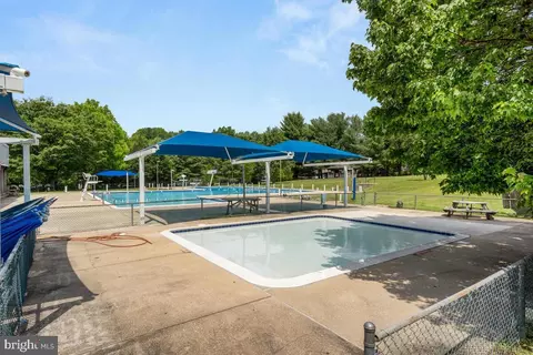 Exterior - 728 Oxford Square Dr, Silver Spring, MD 20905 photo 11 of 15