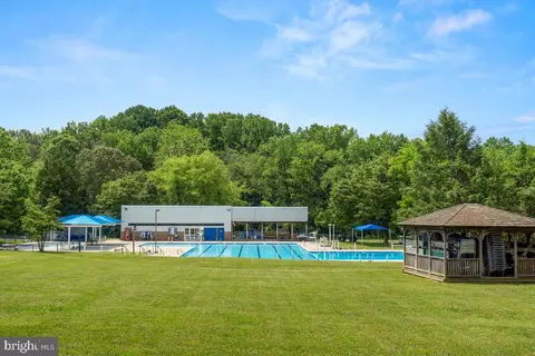View/Area - 728 Oxford Square Dr, Silver Spring, MD 20905 photo 2 of 4