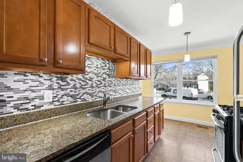 Kitchen - 728 Oxford Square Dr, Silver Spring, MD 20905 photo 1 of 7