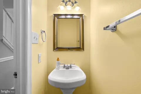 Bath - 728 Oxford Square Dr, Silver Spring, MD 20905 photo 1 of 4