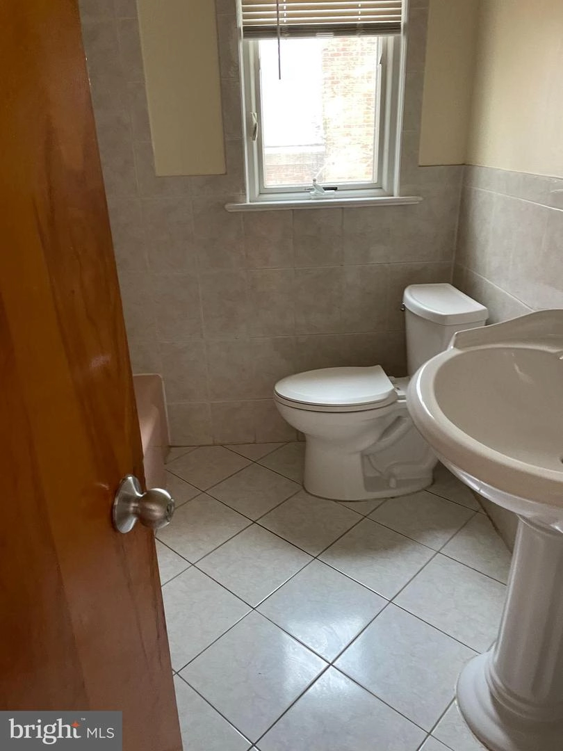 Bath - 1100 Tanley Rd, Silver Spring, MD 20904 photo 3 of 3