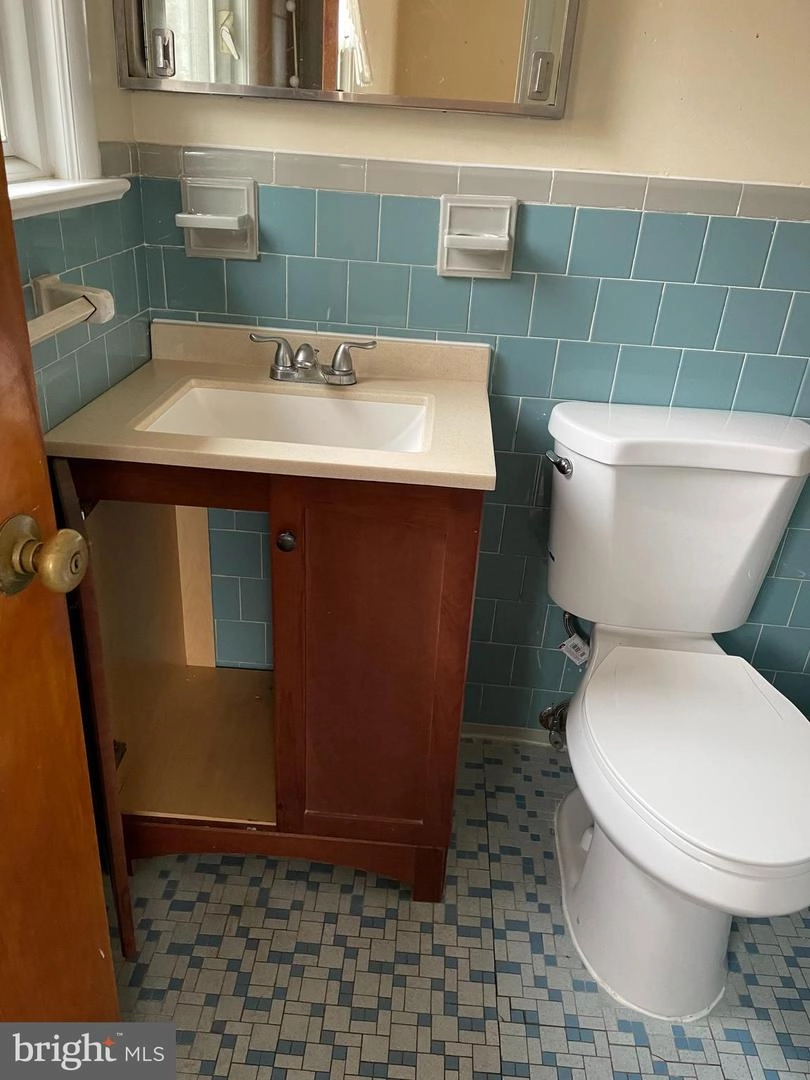 Bath - 1100 Tanley Rd, Silver Spring, MD 20904 photo 2 of 3