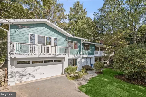 8223 Lilly Stone Dr, Bethesda, MD 20817