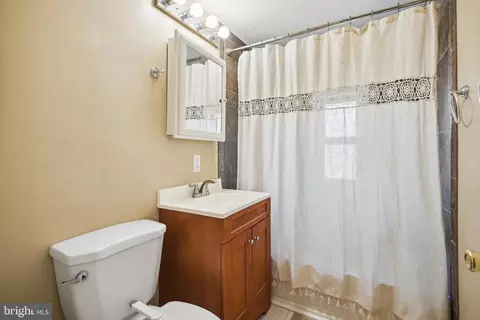 11727 College View Dr, Silver Spring, MD 20902 photo 18