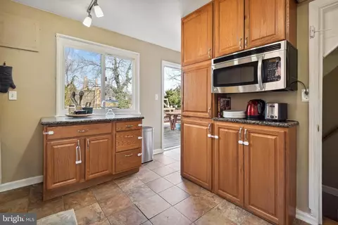 11727 College View Dr, Silver Spring, MD 20902 photo 8
