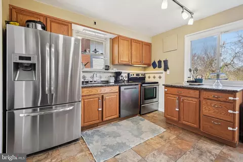 11727 College View Dr, Silver Spring, MD 20902 photo 7