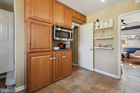 11727 College View Dr, Silver Spring, MD 20902 photo 9