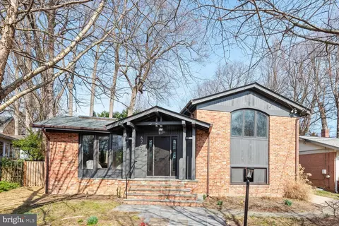 6205 Stardust Ln, Bethesda, MD 20817