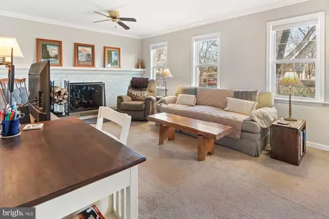 Living - 17208 Brown Rd, Poolesville, MD 20837 photo 4 of 8