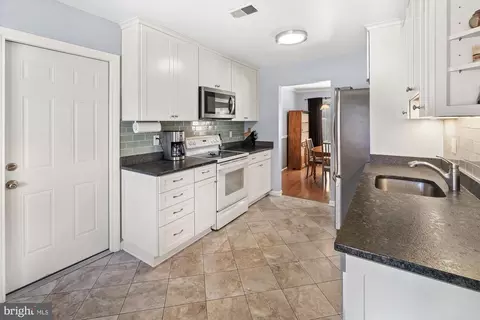 Kitchen - 17208 Brown Rd, Poolesville, MD 20837 photo 2 of 4