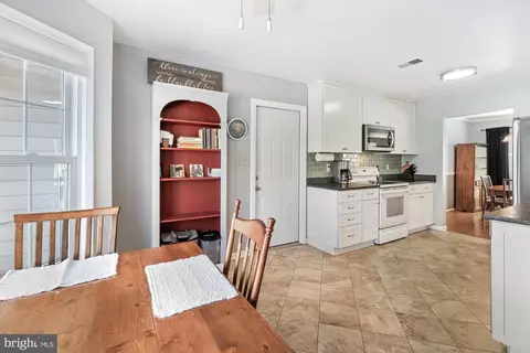 Dining - 17208 Brown Rd, Poolesville, MD 20837 photo 6 of 7