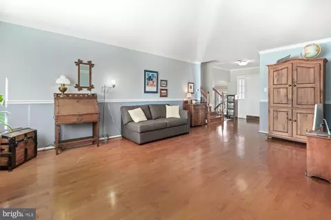 Living - 17208 Brown Rd, Poolesville, MD 20837 photo 3 of 8