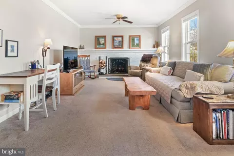Living - 17208 Brown Rd, Poolesville, MD 20837 photo 5 of 8