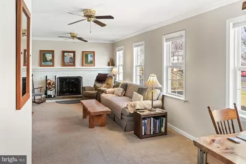 Living - 17208 Brown Rd, Poolesville, MD 20837 photo 7 of 8