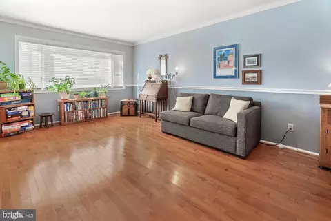 Living - 17208 Brown Rd, Poolesville, MD 20837 photo 2 of 8