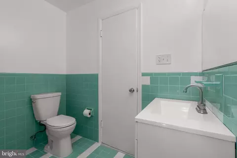 Bath - 8 Schindler Ct, Silver Spring, MD 20903 photo 3 of 4