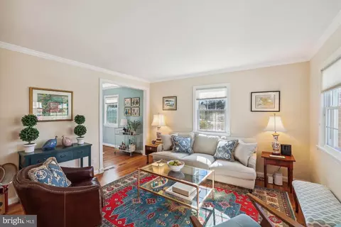 Living - 10421 Grandin Rd, Silver Spring, MD 20902 photo 3 of 7