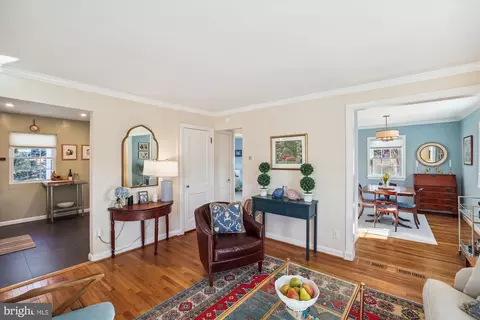 Living - 10421 Grandin Rd, Silver Spring, MD 20902 photo 4 of 7