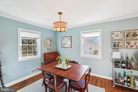 Dining - 10421 Grandin Rd, Silver Spring, MD 20902 photo 2 of 4