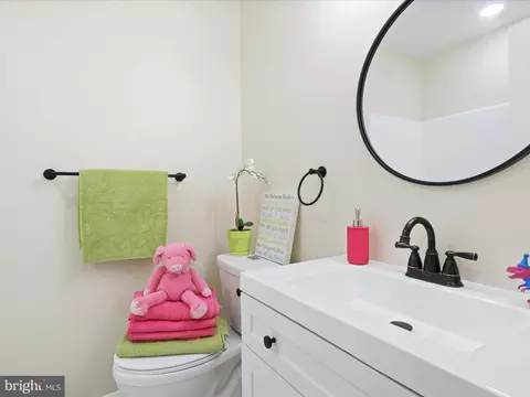 Bath - 1211 Arcola Ave, Silver Spring, MD 20902 photo 2 of 3
