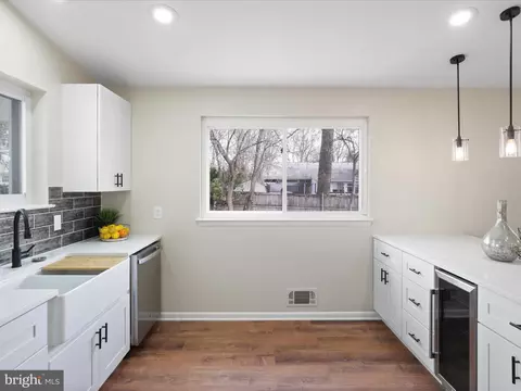 Kitchen - 1211 Arcola Ave, Silver Spring, MD 20902 photo 5 of 6