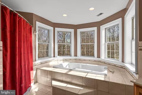 Bath - 2727 Briggs Chaney Rd, Silver Spring, MD 20905 photo 8 of 11
