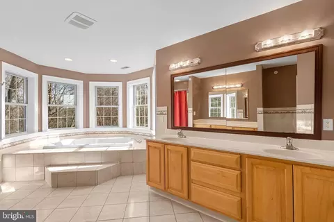 Bath - 2727 Briggs Chaney Rd, Silver Spring, MD 20905 photo 6 of 11