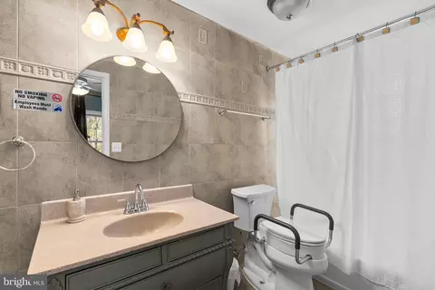 Bath - 2727 Briggs Chaney Rd, Silver Spring, MD 20905 photo 9 of 11