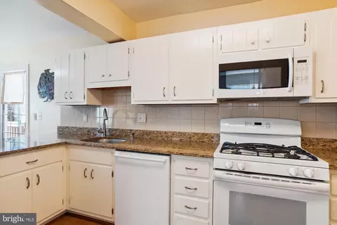 Kitchen - 11004 Havenpark Dr, Silver Spring, MD 20902 photo 2 of 3